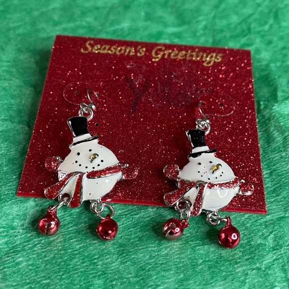 unknown Jewelry - Charming Snowman Earrings in White and Black